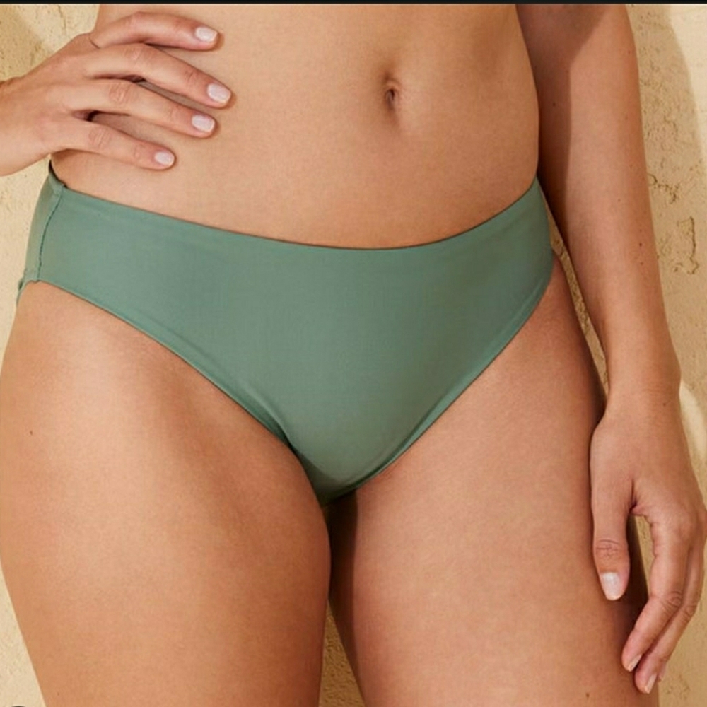 Shade & Shore Low Rise Full Coverage Hipster Bikini Bottoms. Size: Small